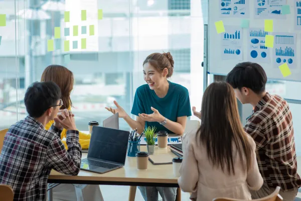 グループで話し合いをしている様子