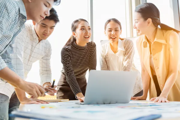 グループで話し合いをしている様子